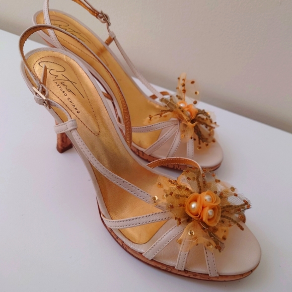 Arturo Chiang Leather Heels Size 7.5 - Picture 2 of 3